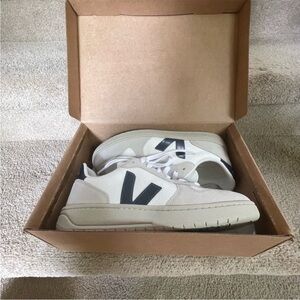 Veja V-10 Sneakers